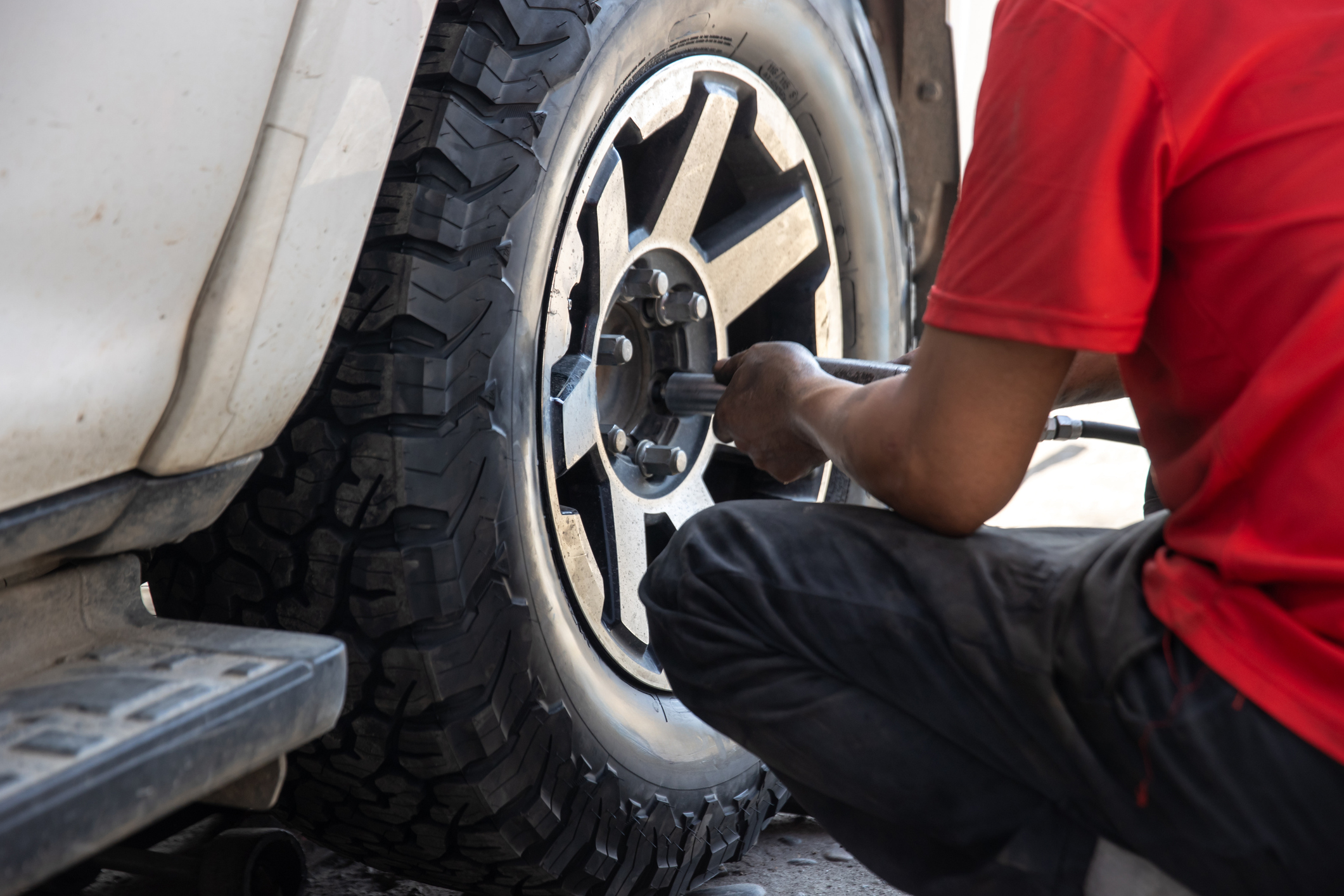 How a Scottsdale Mobile Tire Repair Service Saves You Time and Money?