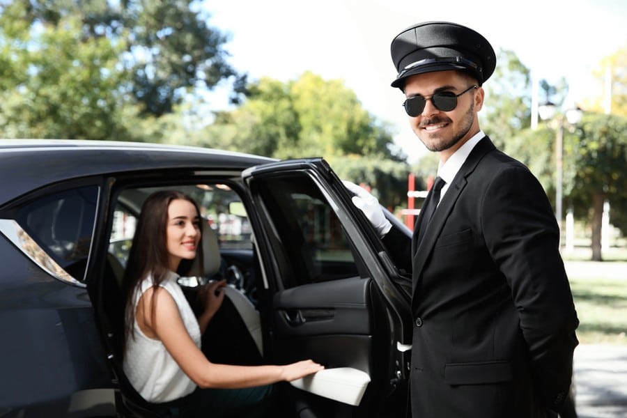 How Professional Chauffeurs Enhance City Travel Experiences
