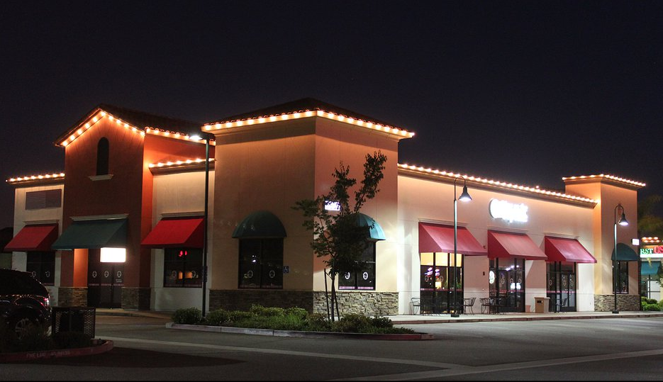 Transform Your Storefront with Expert Commercial Holiday Light Installation Services