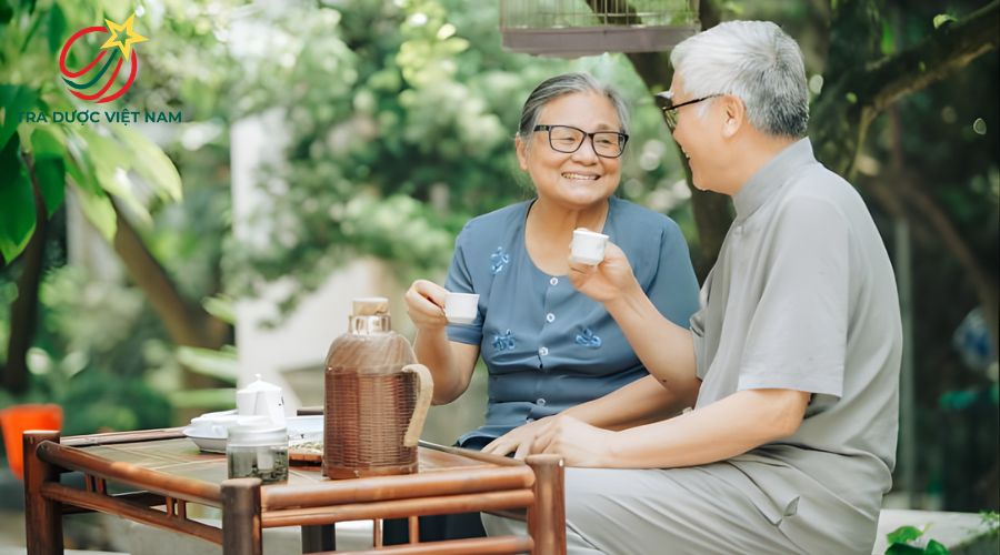 THƯỞNG TRÀ – KHI MỌI THỨ CHẬM LẠI TRONG MỘT TÁCH NƯỚC