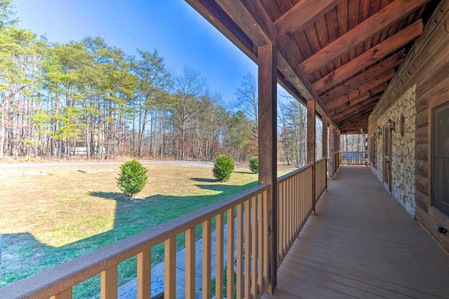 Experience Comfort and Space with 5 Bedroom Vacation Homes in Luray