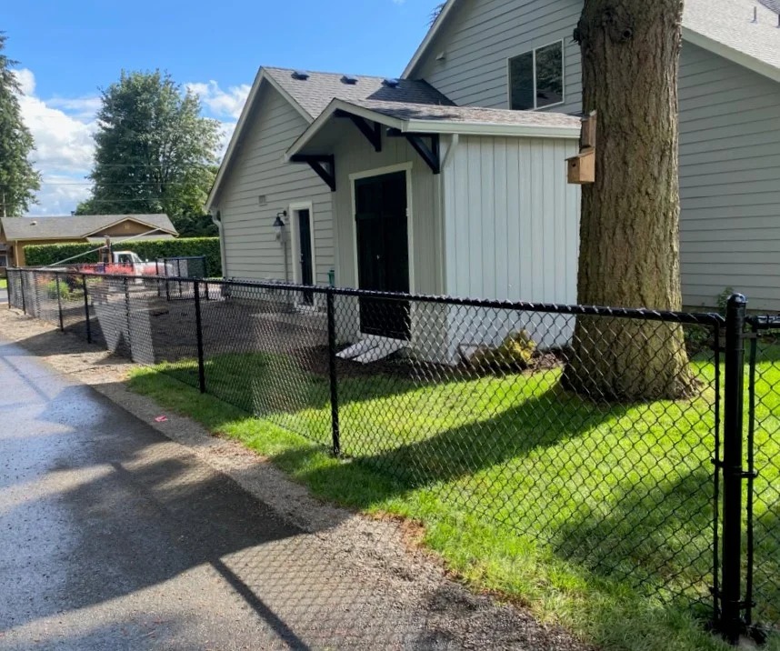 Why Many Homeowners Prefer Chain Link Fencing in Vancouver Areas