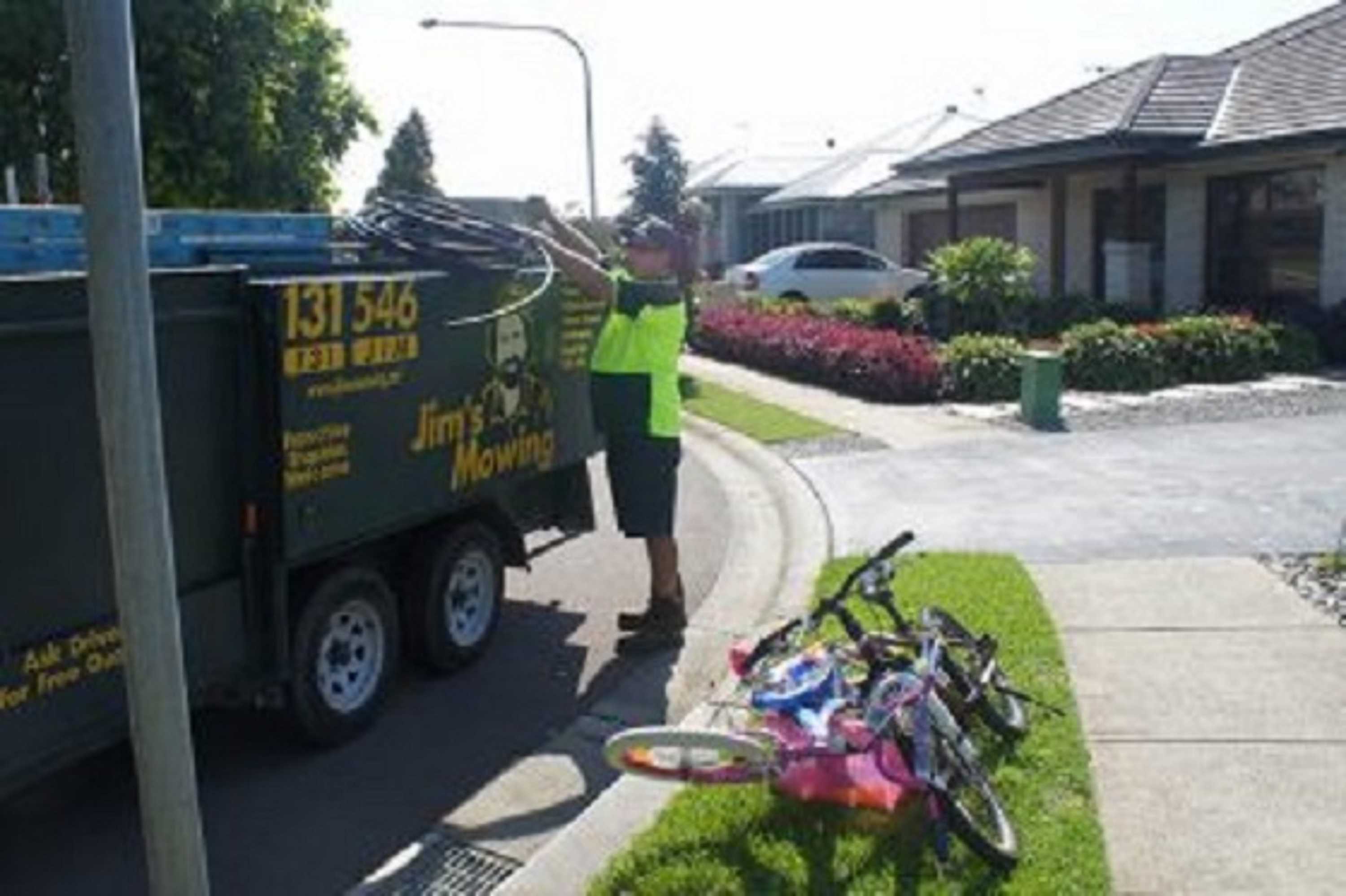 Jim's Mowing Melbourne North Provides Professional Grass Cutting Services In The Area Of Preston.