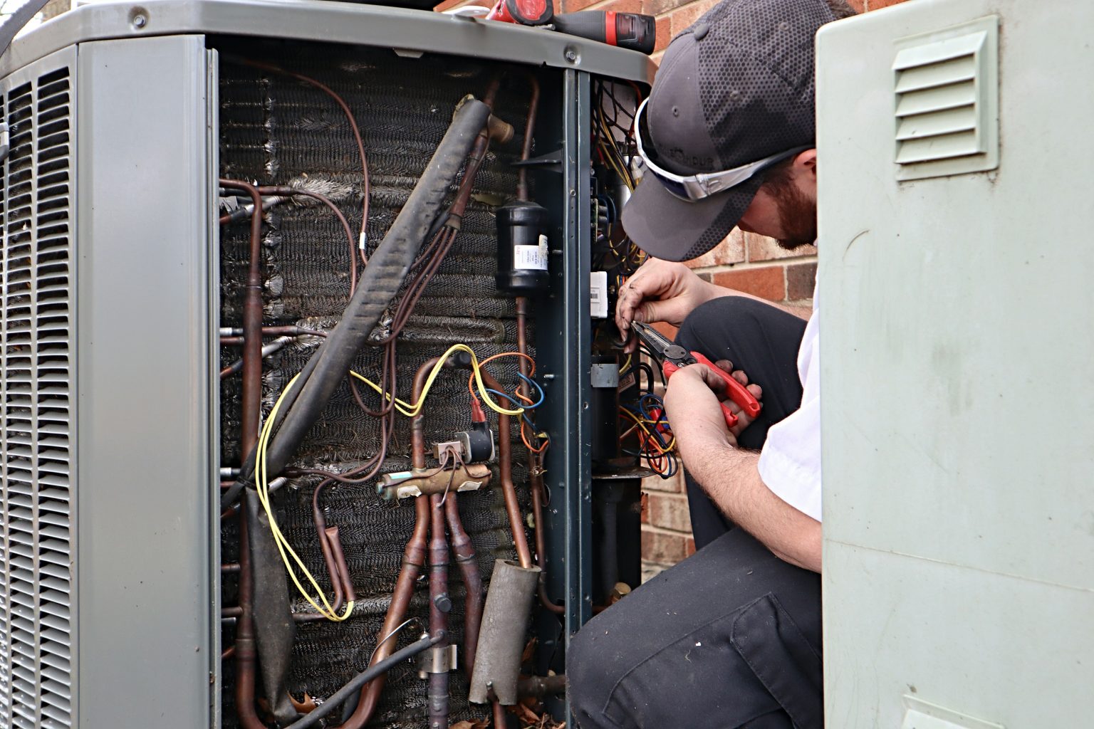 Fast & Reliable AC Repair in Chicago – Stay Cool with AL’s Cooling & Heating